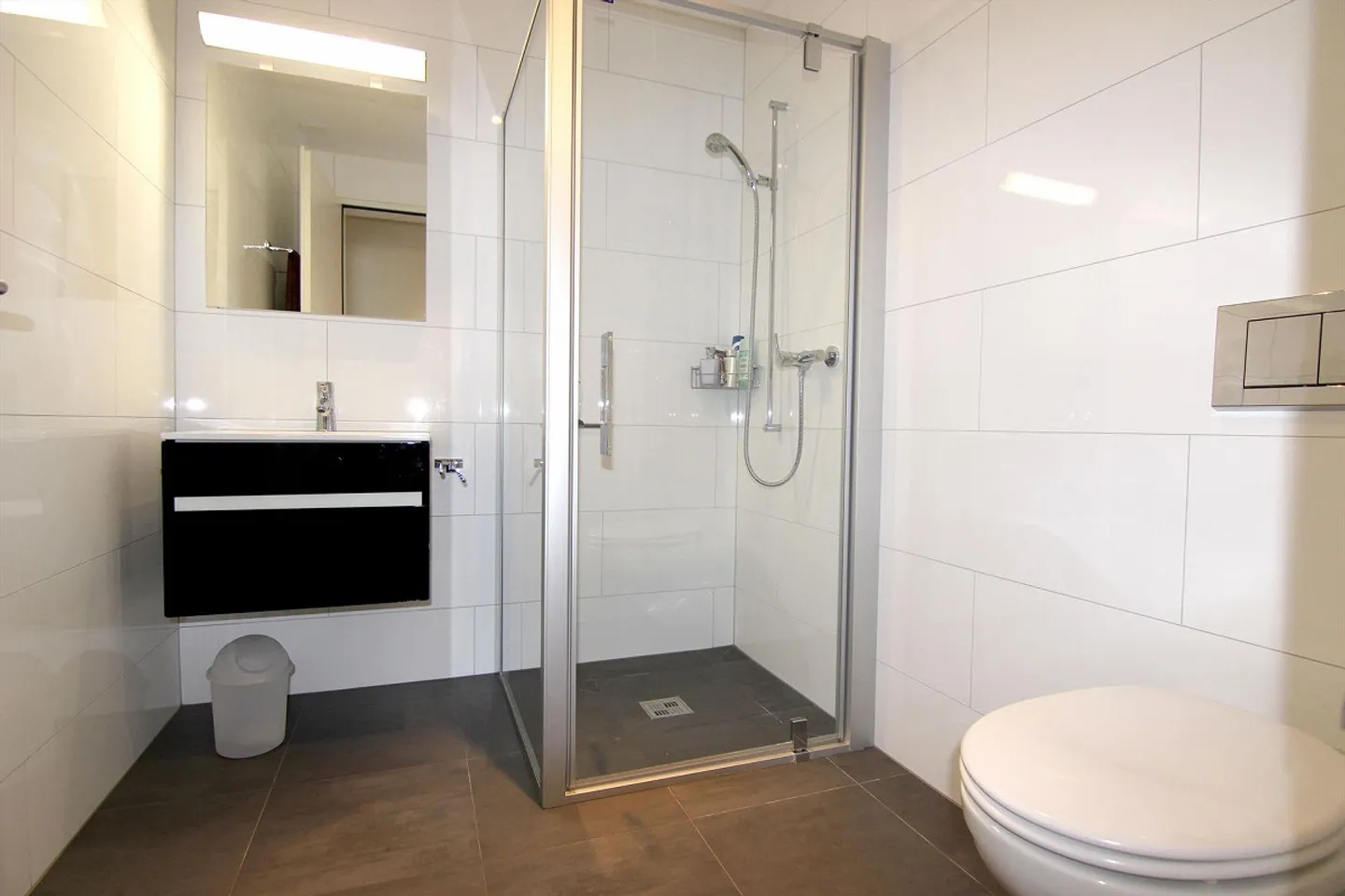 Vivere soleggiato e moderno con vista sul lago - Foto 7 di 8