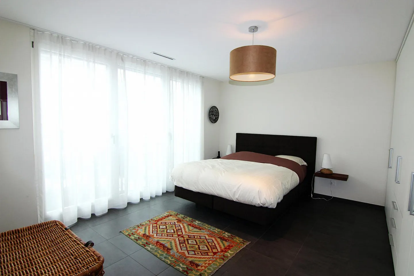 Vivere soleggiato e moderno con vista sul lago - Foto 4 di 8