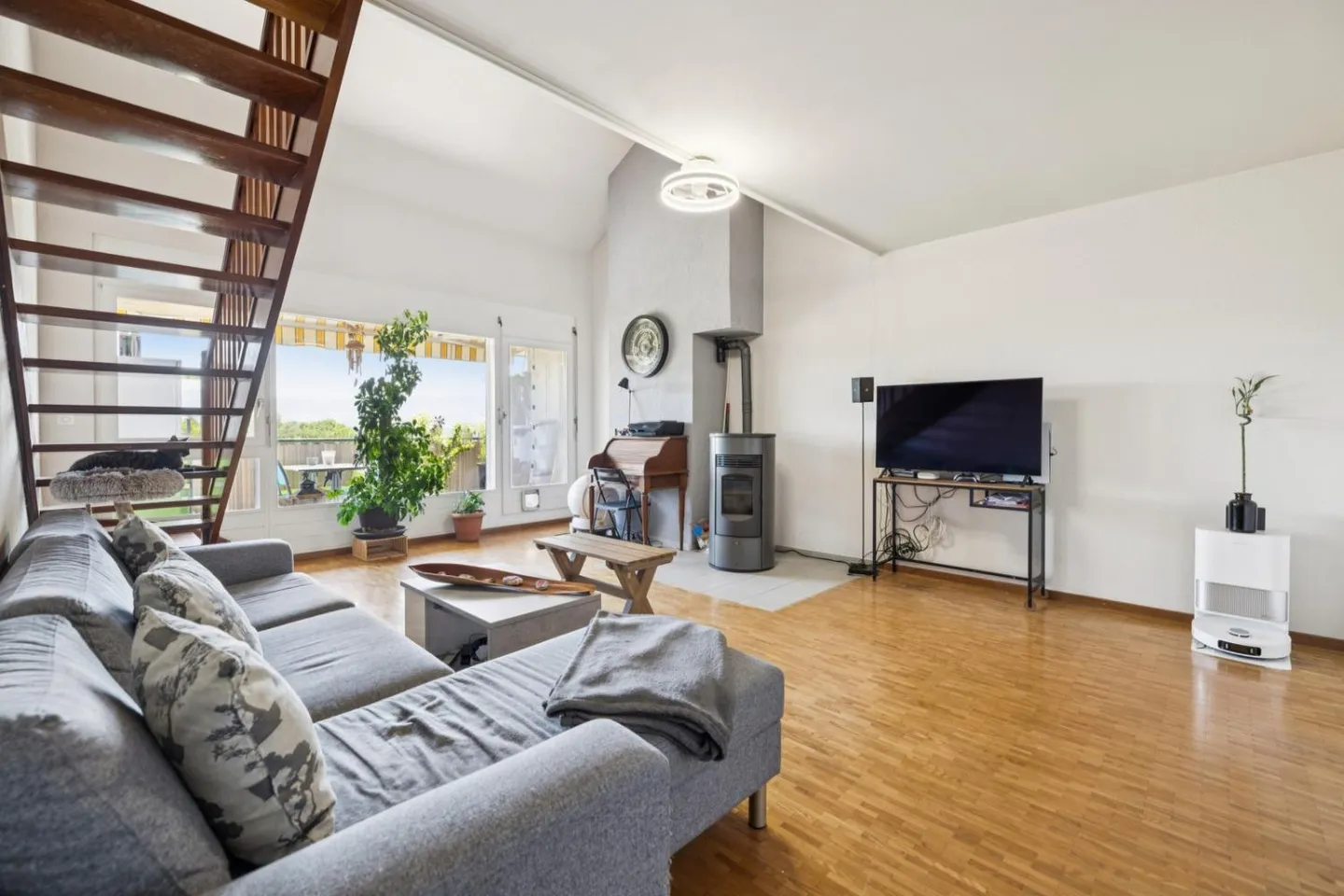 Exceptional duplex penthouse in the countryside with stunning views of the Fort - Photo 2 of 10