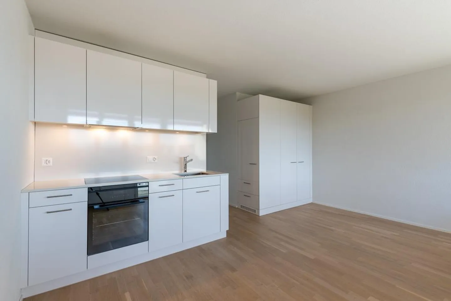 Cozy 1-room apartment for singles or students - Photo 2 of 7