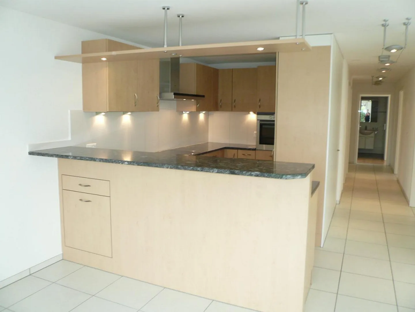 Grand appartement lumineux de 4.5 pièces au rez-de-chaussée dans un endroit calme - Photo 7 sur 23
