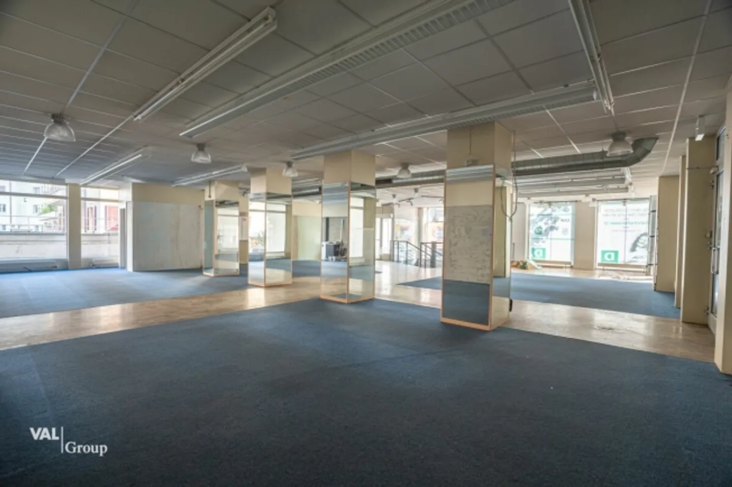 Locale commerciale in posizione privilegiata - Foto 4 di 11