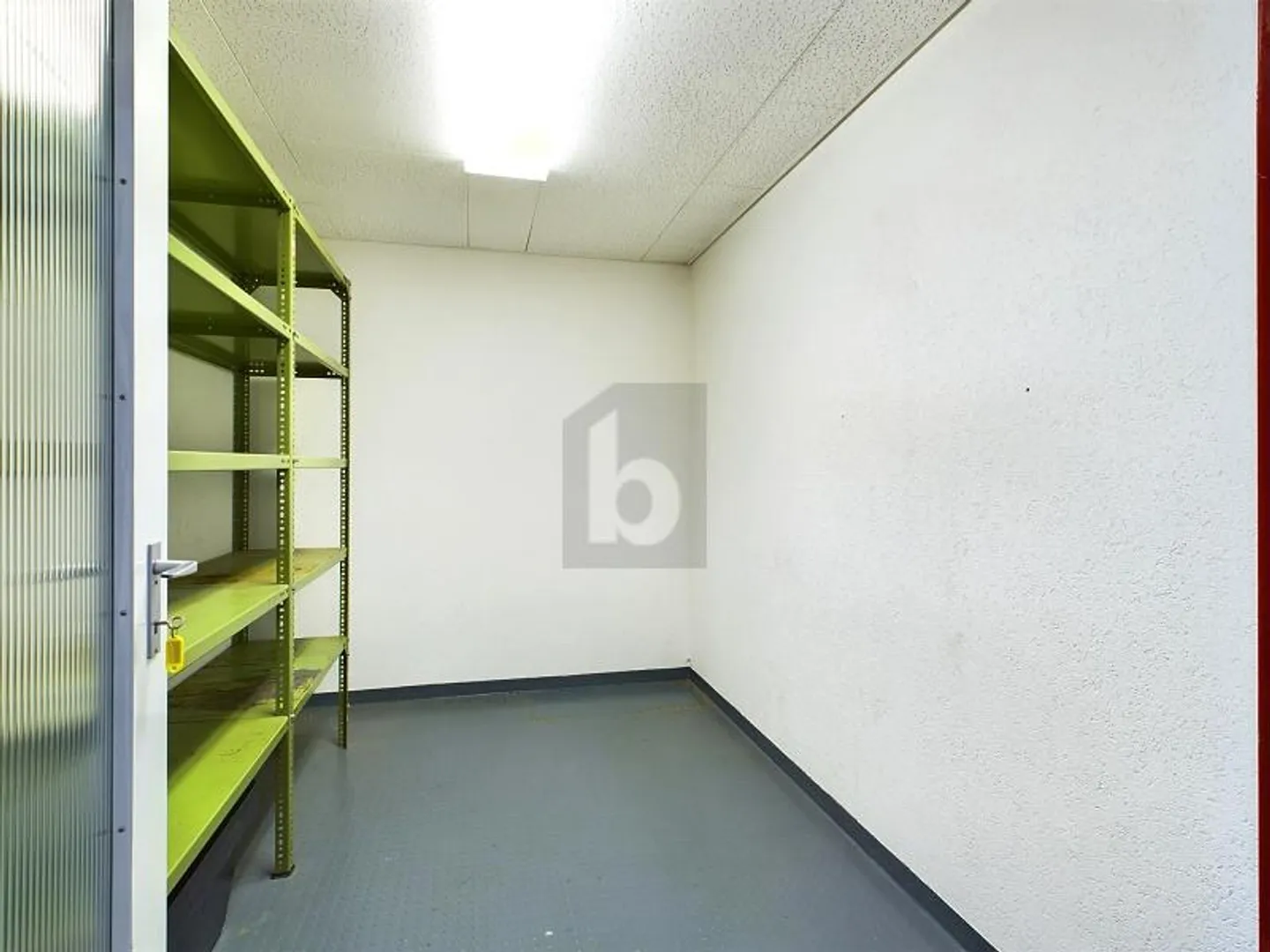 Geräumiger Büroraum mit Bergblick - Foto 3 von 6