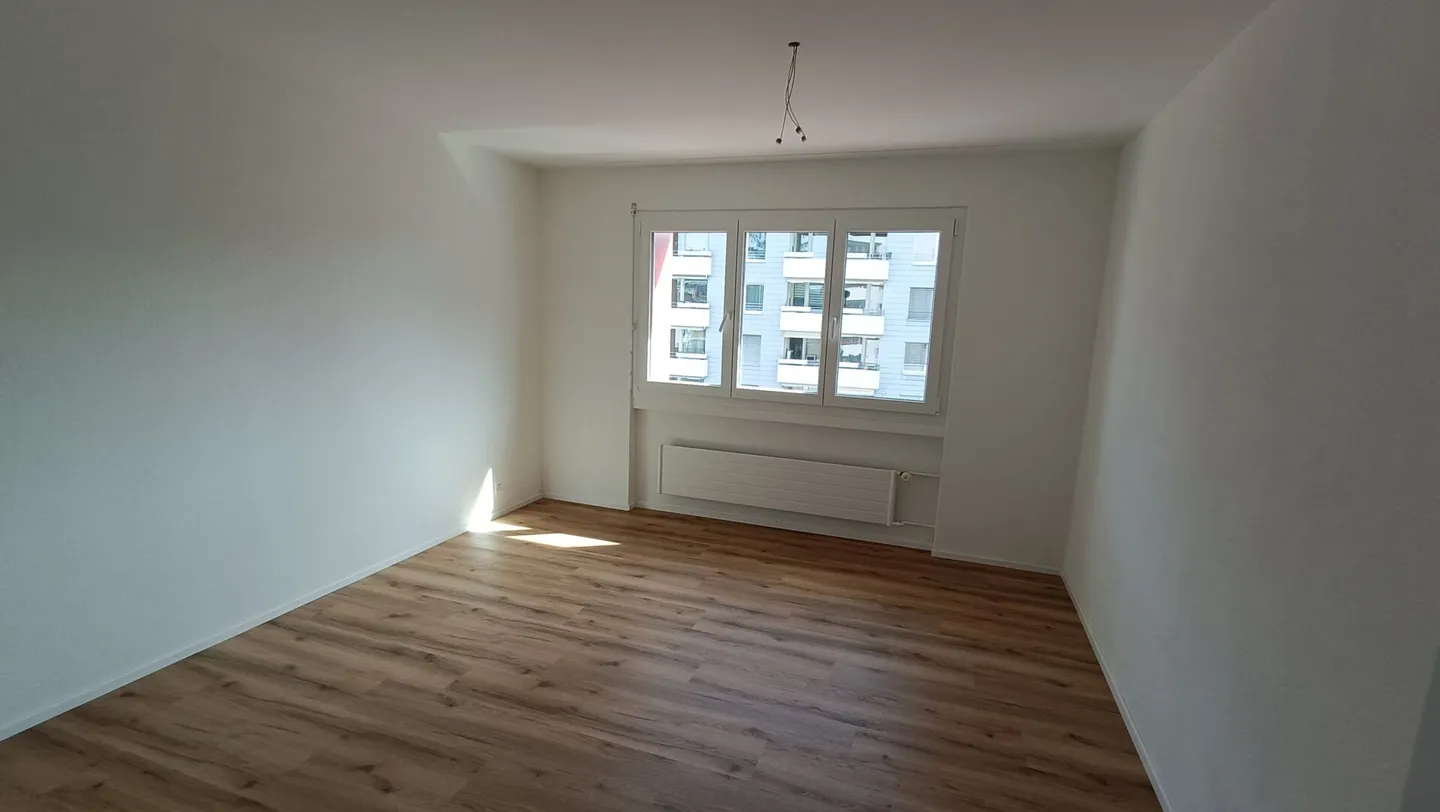 Appartement 2.5 pièces récemment rénové - Photo 6 sur 8