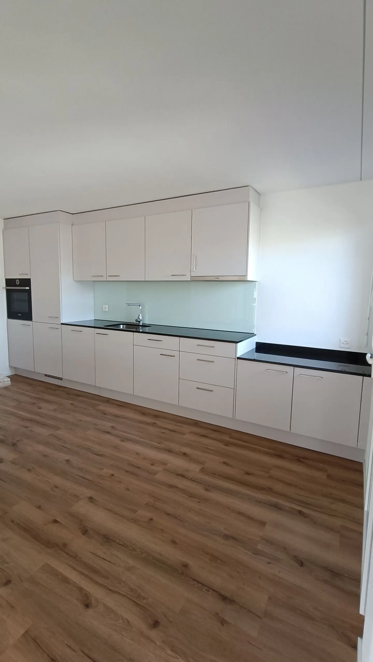 Appartement 2.5 pièces récemment rénové - Photo 3 sur 8