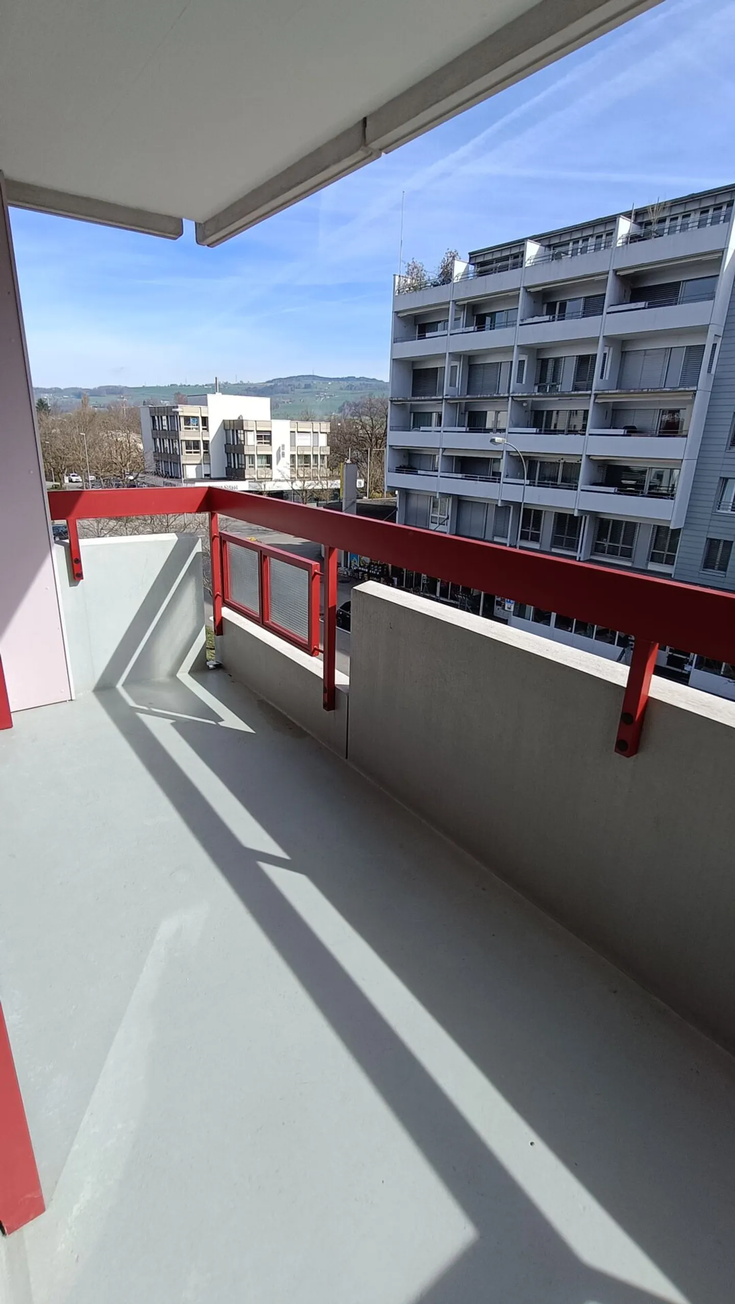 Appartement 2.5 pièces récemment rénové - Photo 7 sur 8