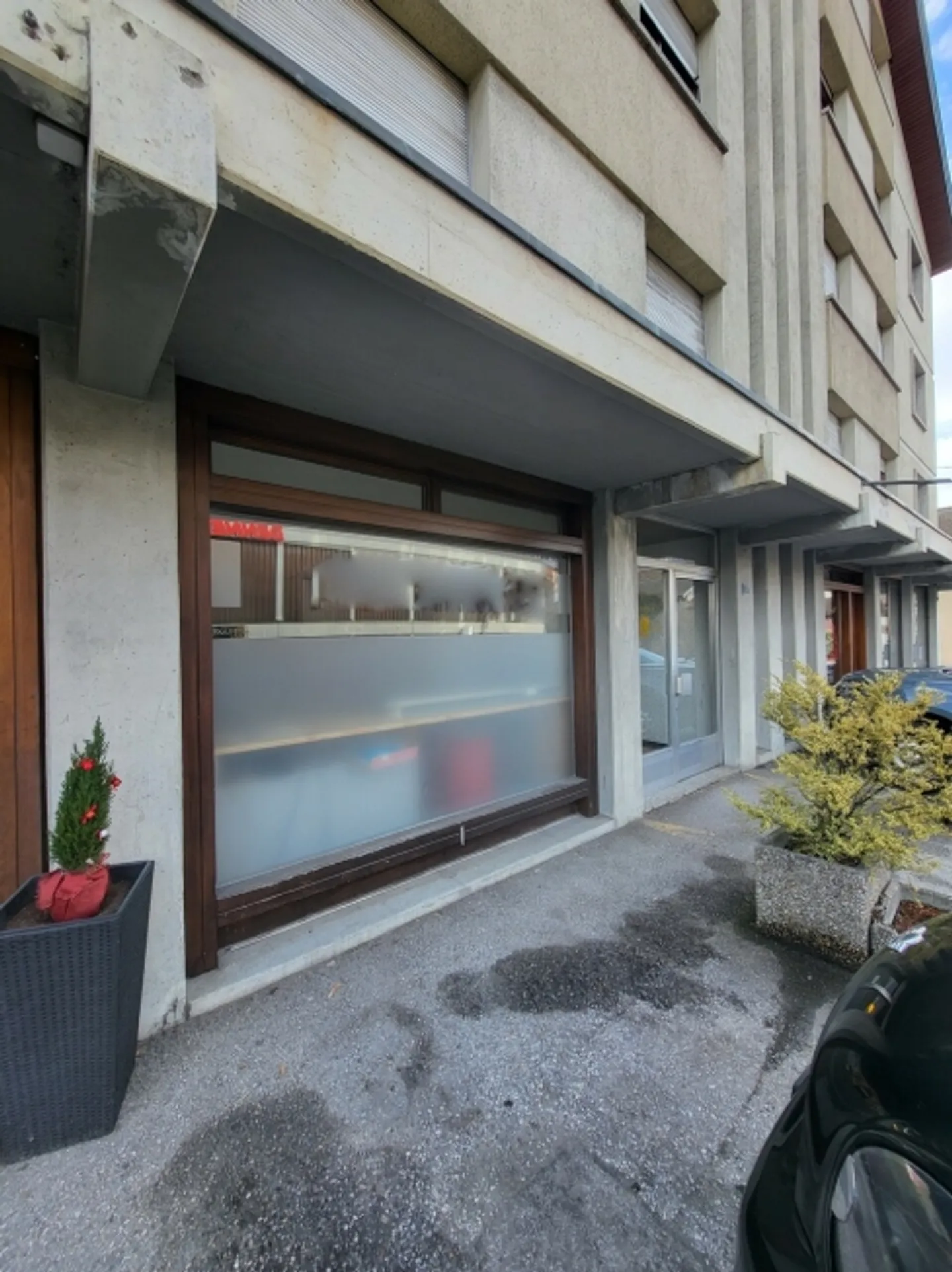 «SAVIESE
Saint-Germain
LOCAL COMMERCIAL  -  VISIBILITE OPTIMALE» - Photo 1 sur 5