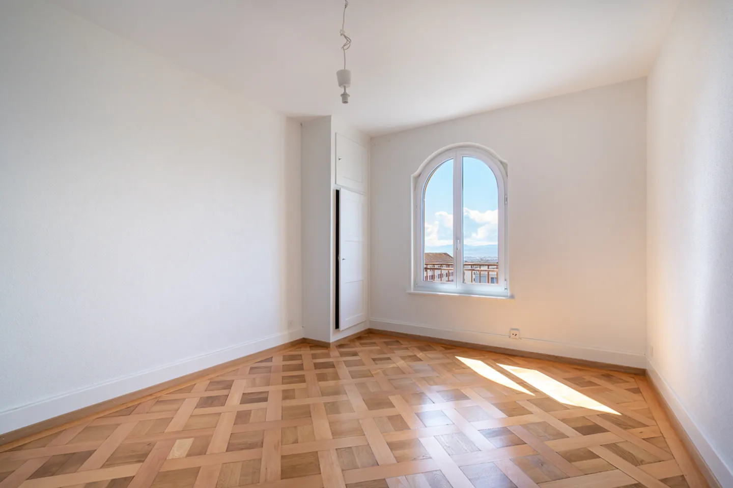 Appartement Charmant avec Vue sur le Lac - Photo 2 sur 7