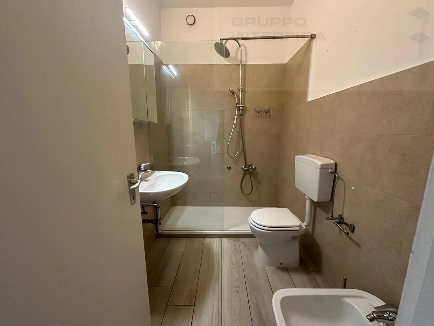 Appartamento Ristrutturato con Balcone - Foto 4 di 8