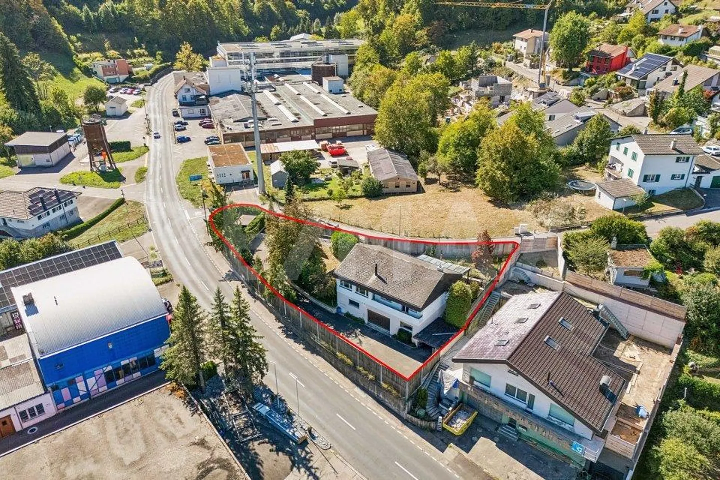 Opportunité résidentielle et d'investissement avec garage pour 4 voitures et élévateur - Photo 1 sur 13
