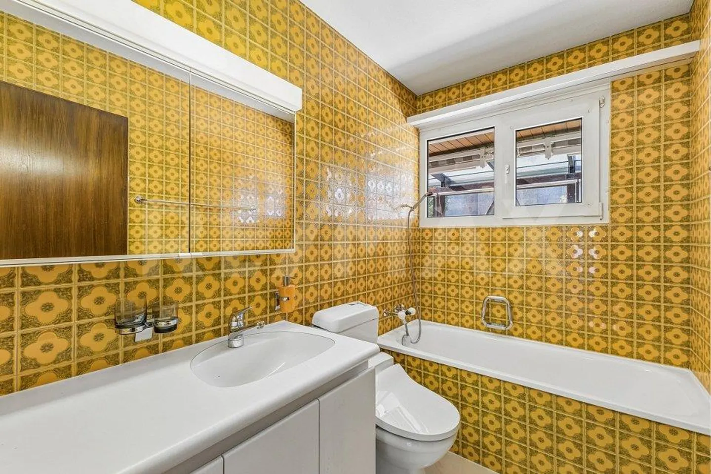Opportunité résidentielle et d'investissement avec garage pour 4 voitures et élévateur - Photo 5 sur 13