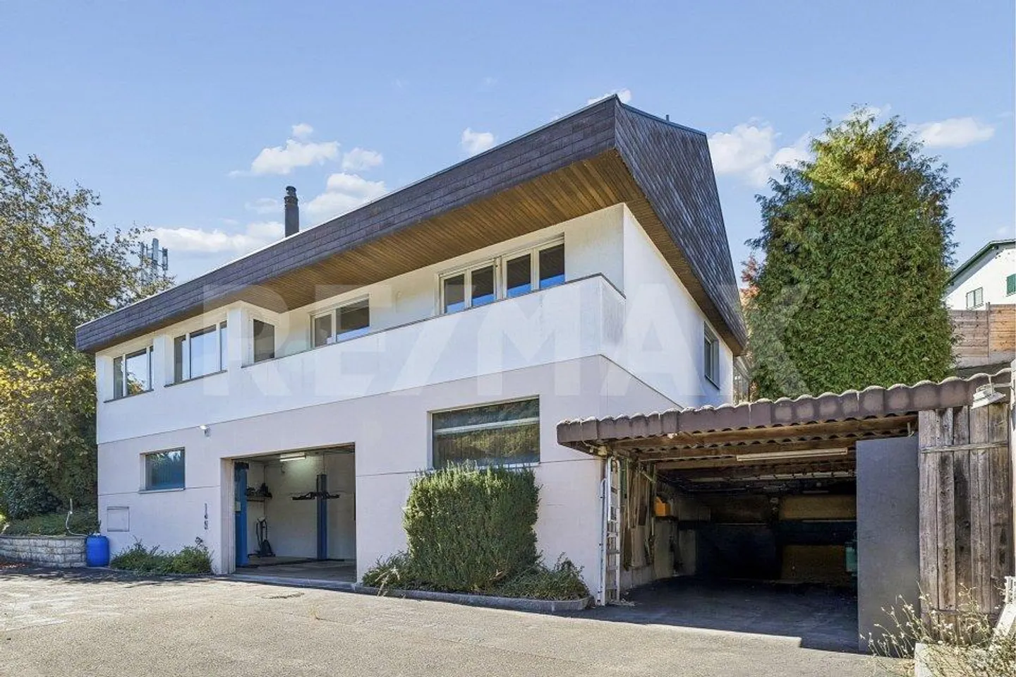 Opportunité résidentielle et d'investissement avec garage pour 4 voitures et élévateur - Photo 11 sur 13
