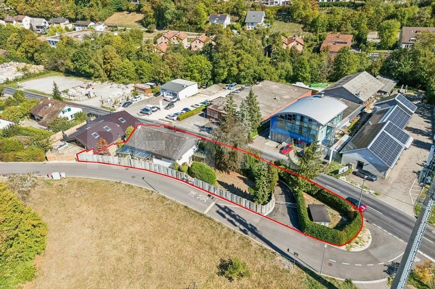 Opportunité résidentielle et d'investissement avec garage pour 4 voitures et élévateur - Photo 10 sur 13
