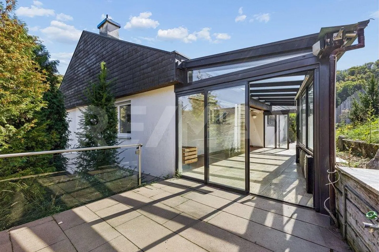 Opportunité résidentielle et d'investissement avec garage pour 4 voitures et élévateur - Photo 13 sur 13