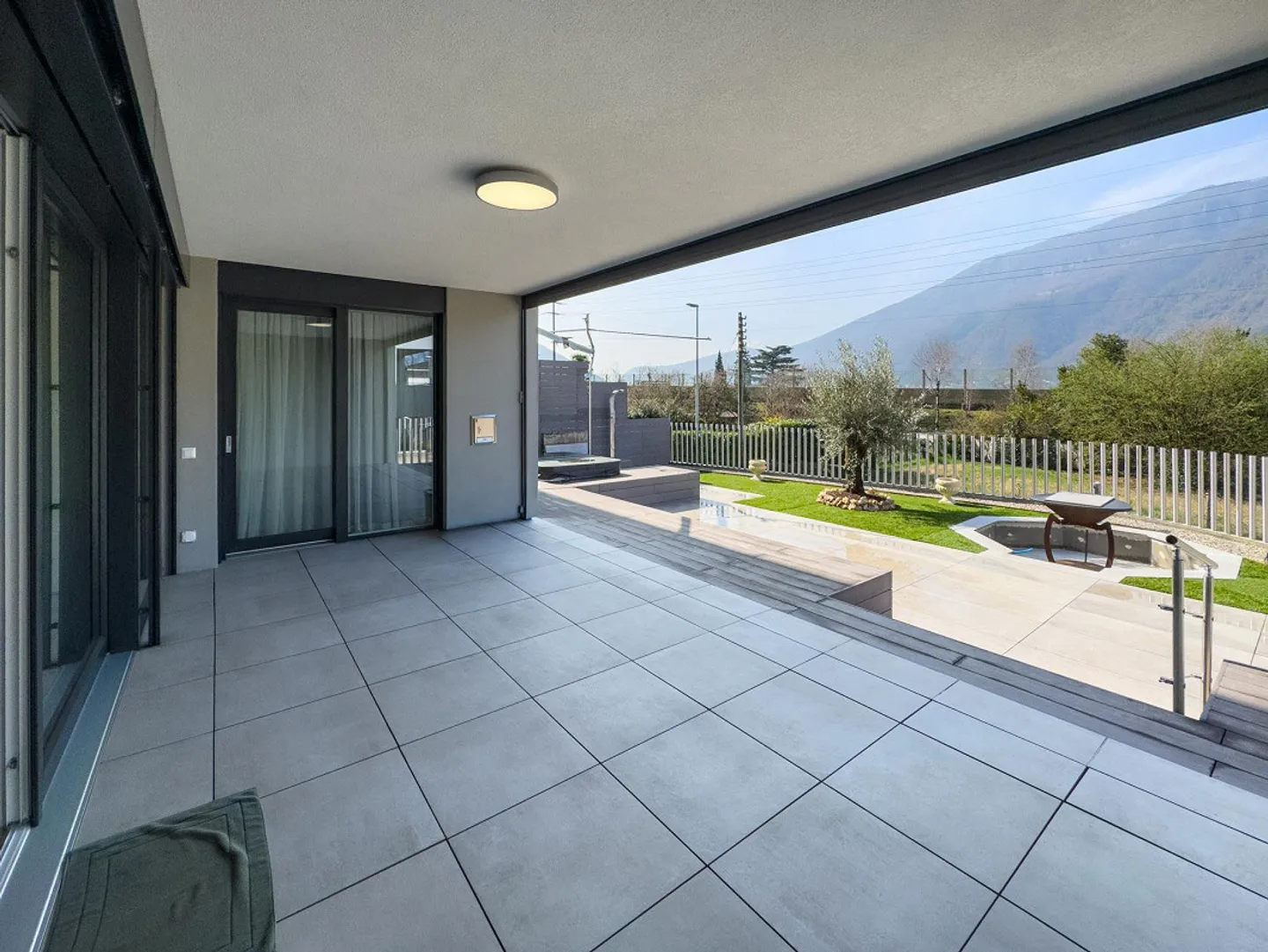 Moderno appartamento 4.5 locali con giardino - Foto 10 di 13