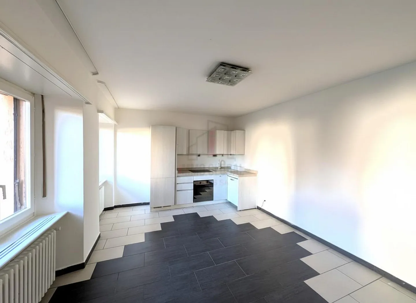 APPARTEMENT CONFORTABLE DANS UN SECTEUR TRANQUILLE - Photo 1 sur 8