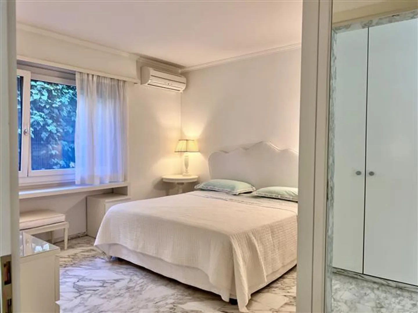 Porza: Furnished 2.5-Room Apartment - Photo 6 of 10