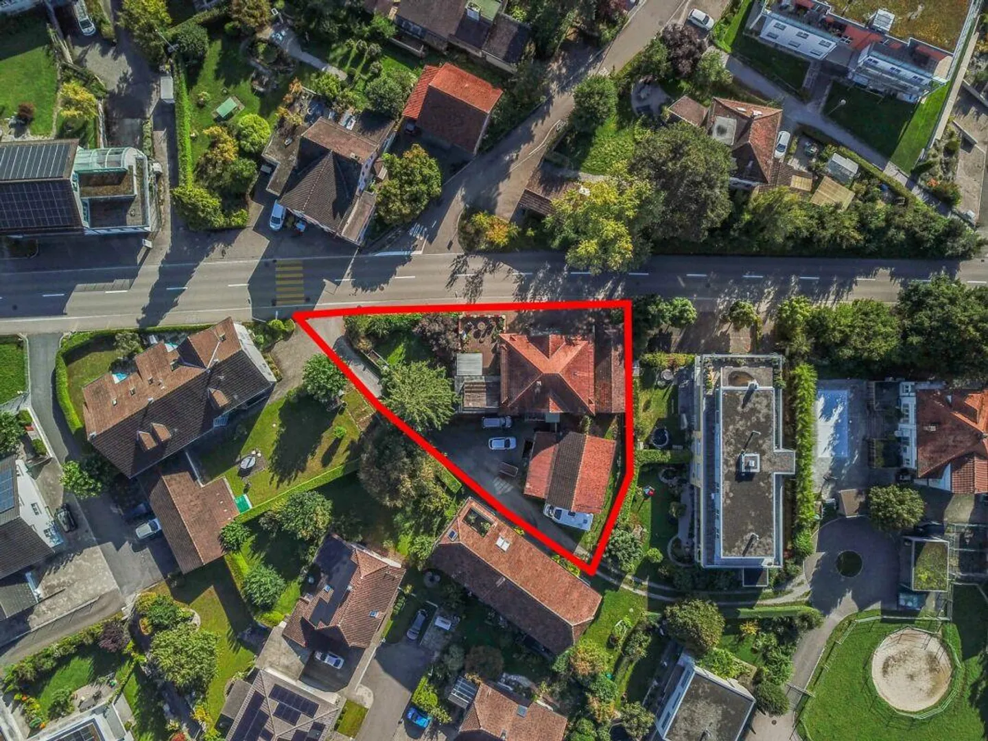 Casa plurifamiliare (ZFH) con ampio spazio commerciale e annessi... - Foto 3 di 25