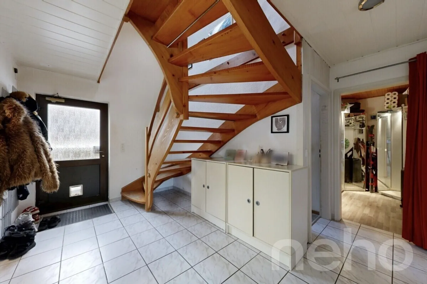 Ambiente tranquillo e volumi generosi per la vita familiare - Foto 4 di 12