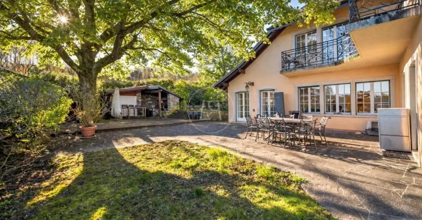 Wunderschönes Anwesen in einer grünen Umgebung mit Seeblick in Aubonne - Foto 1 von 13