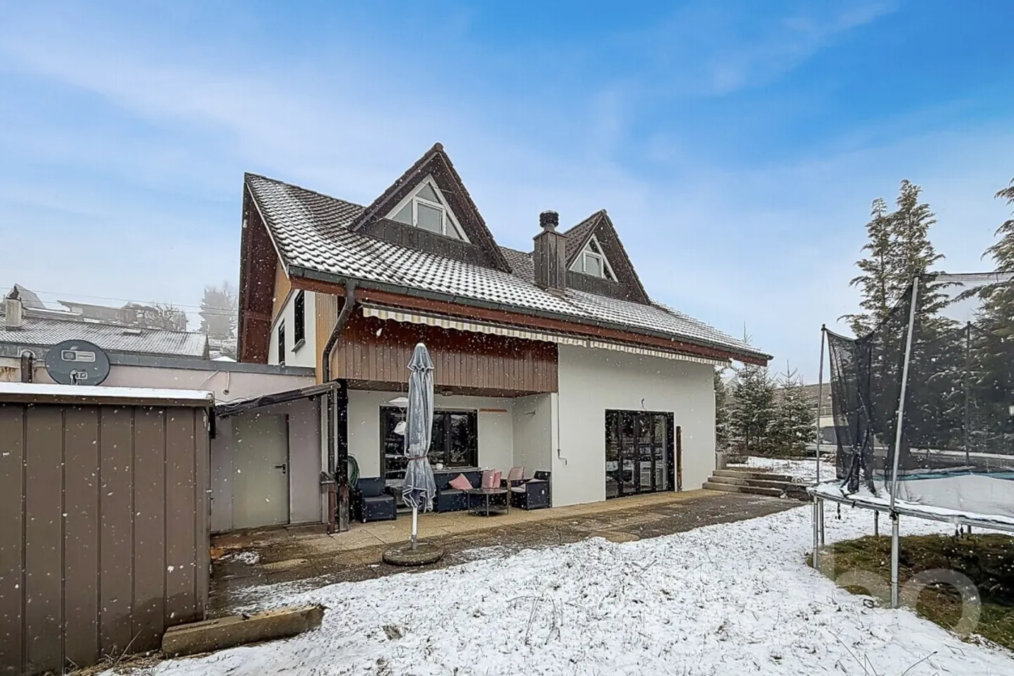Ambiente tranquillo e volumi generosi per la vita familiare - Foto 3 di 12