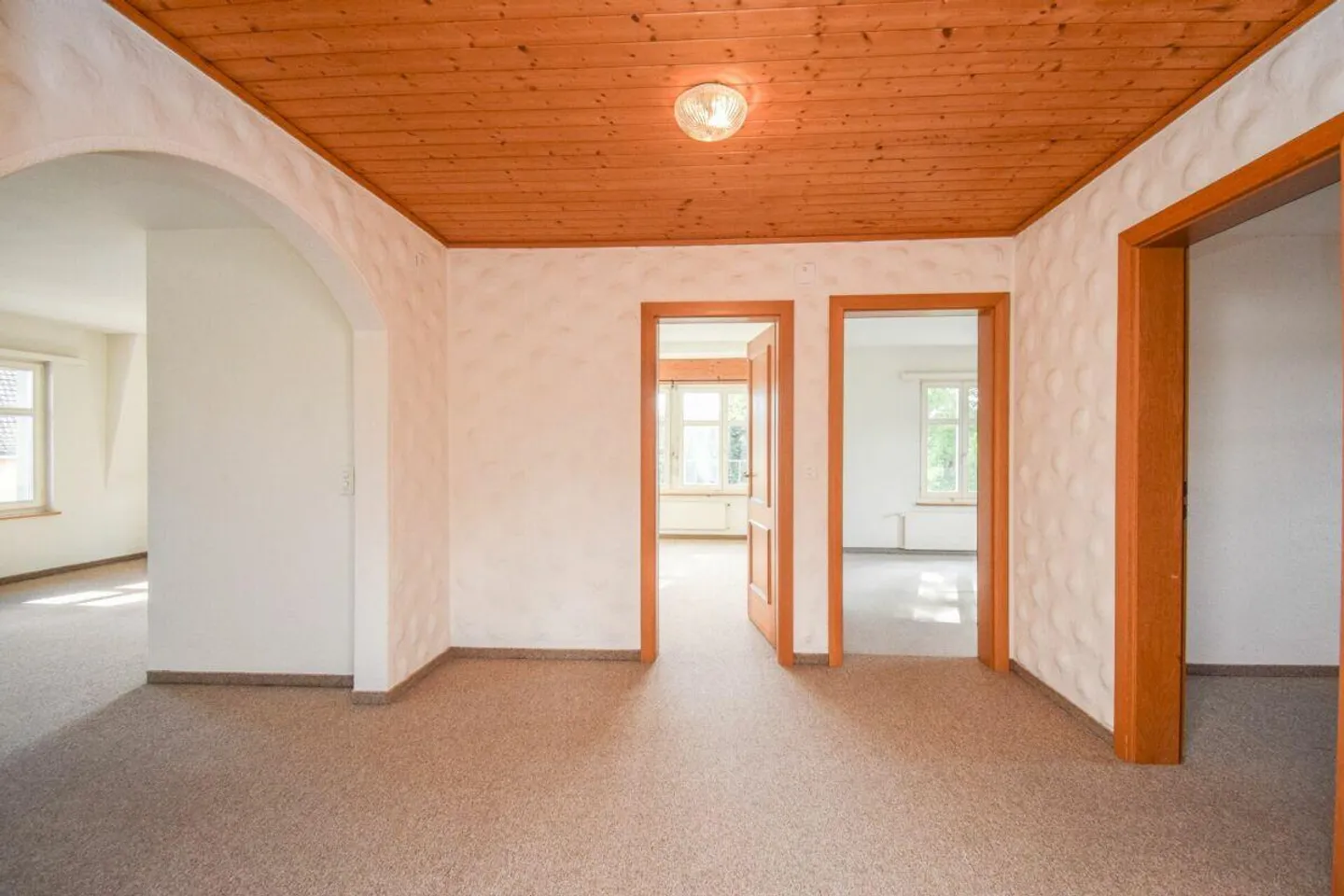 Casa plurifamiliare (ZFH) con ampio spazio commerciale e annessi... - Foto 14 di 25