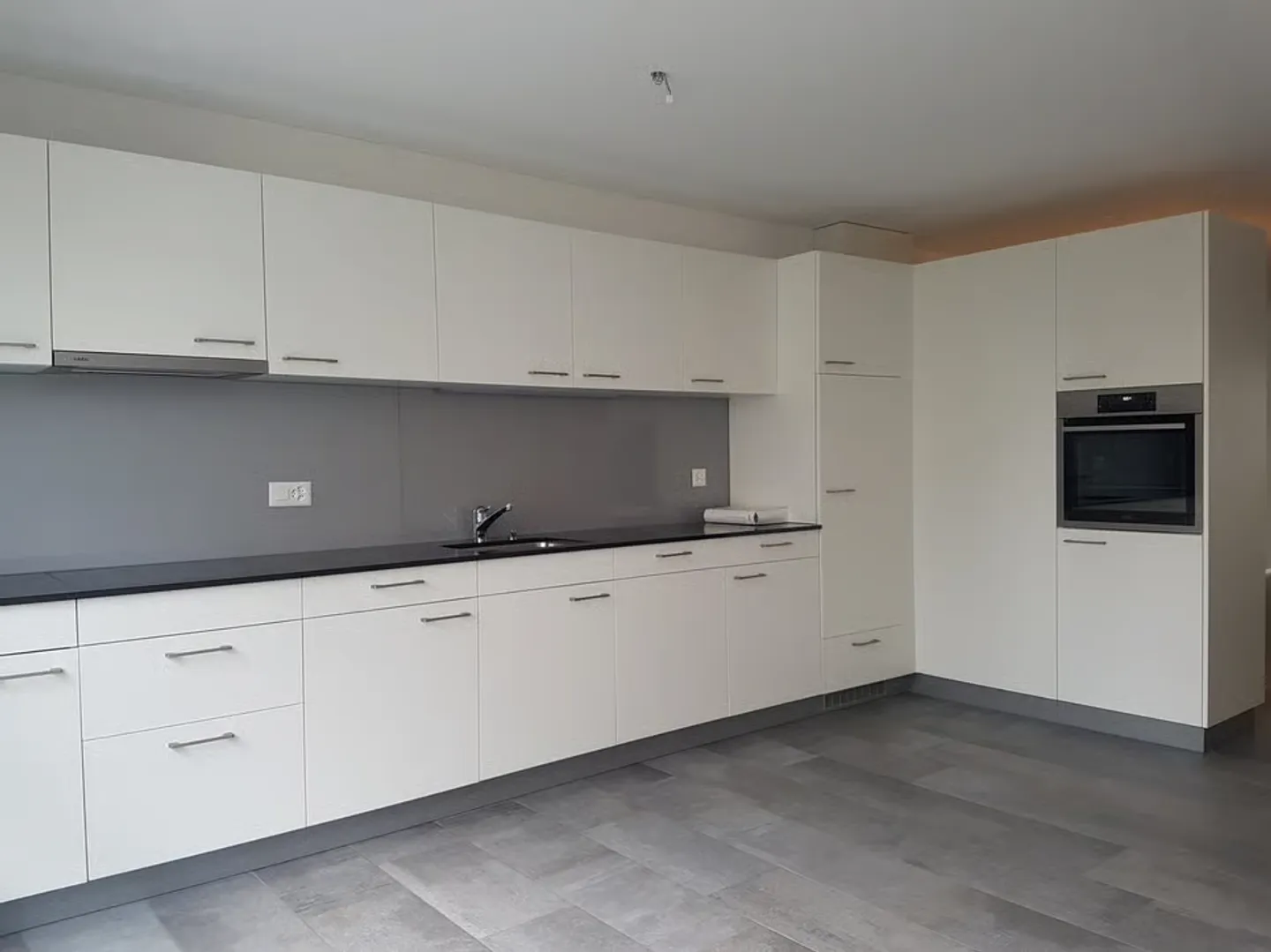 Appartement moderne de 3,5 pièces au rez-de-chaussée - Photo 2 sur 7
