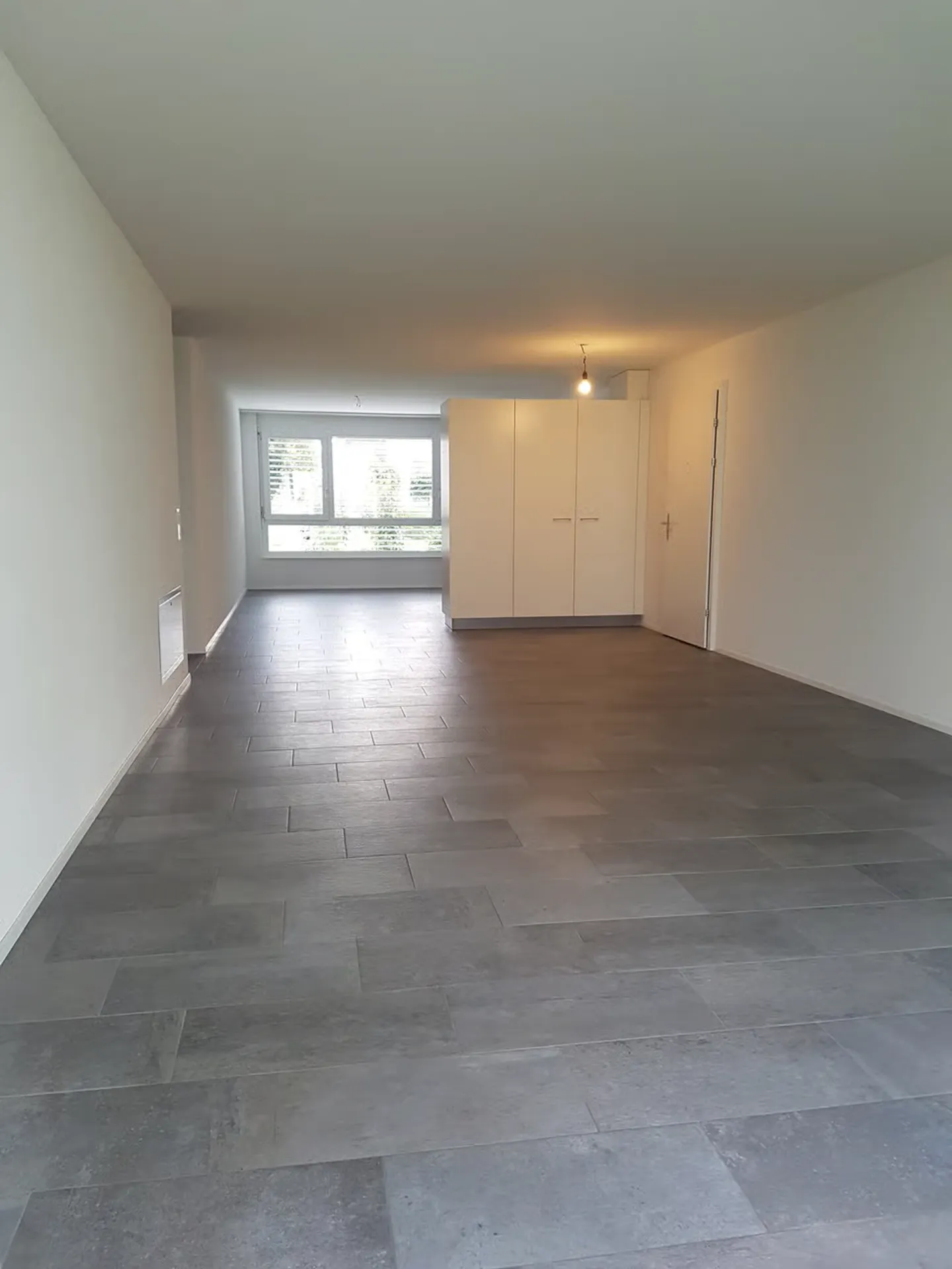 Appartement moderne de 3,5 pièces au rez-de-chaussée - Photo 3 sur 7