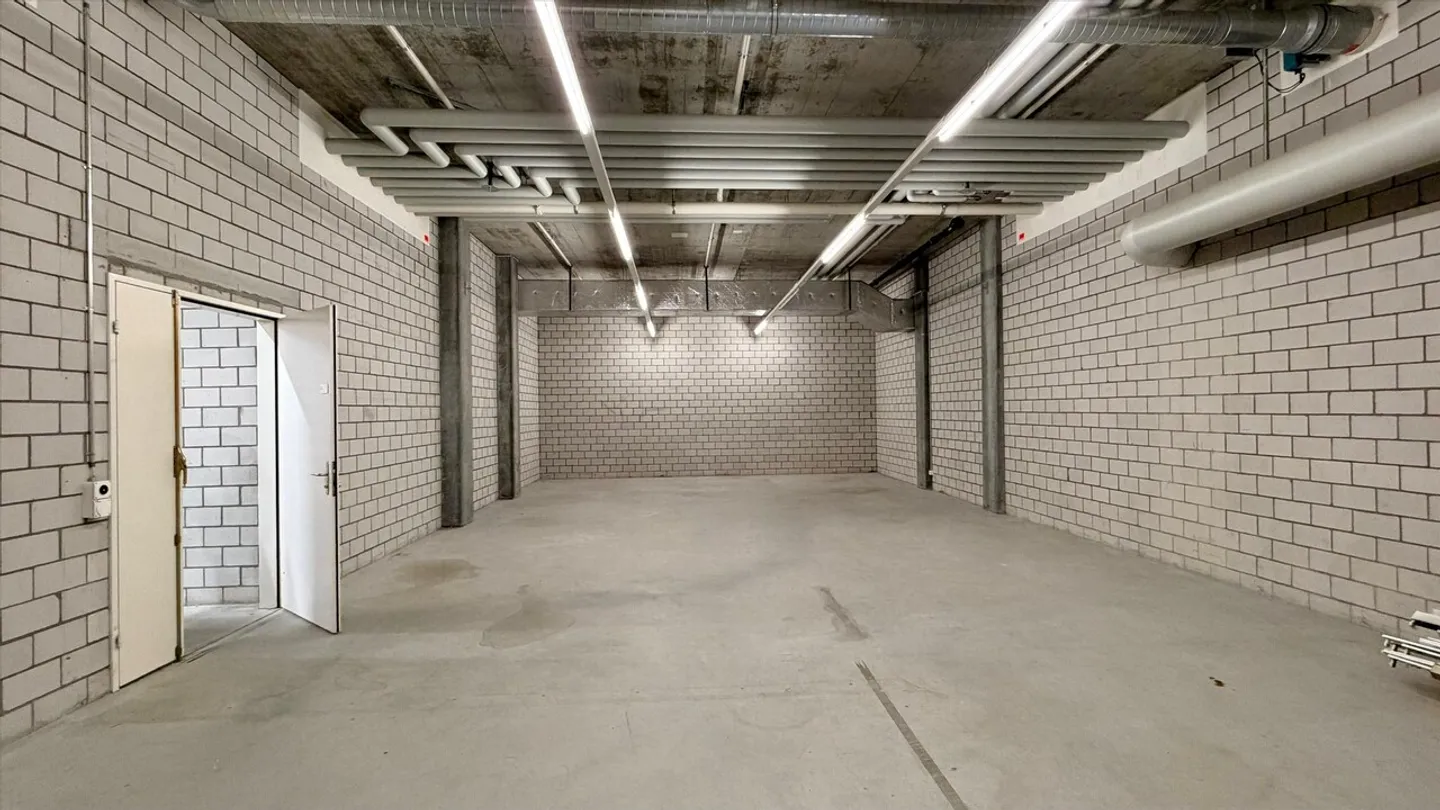 Central storage space for rent near Baden train station - Photo 5 of 6