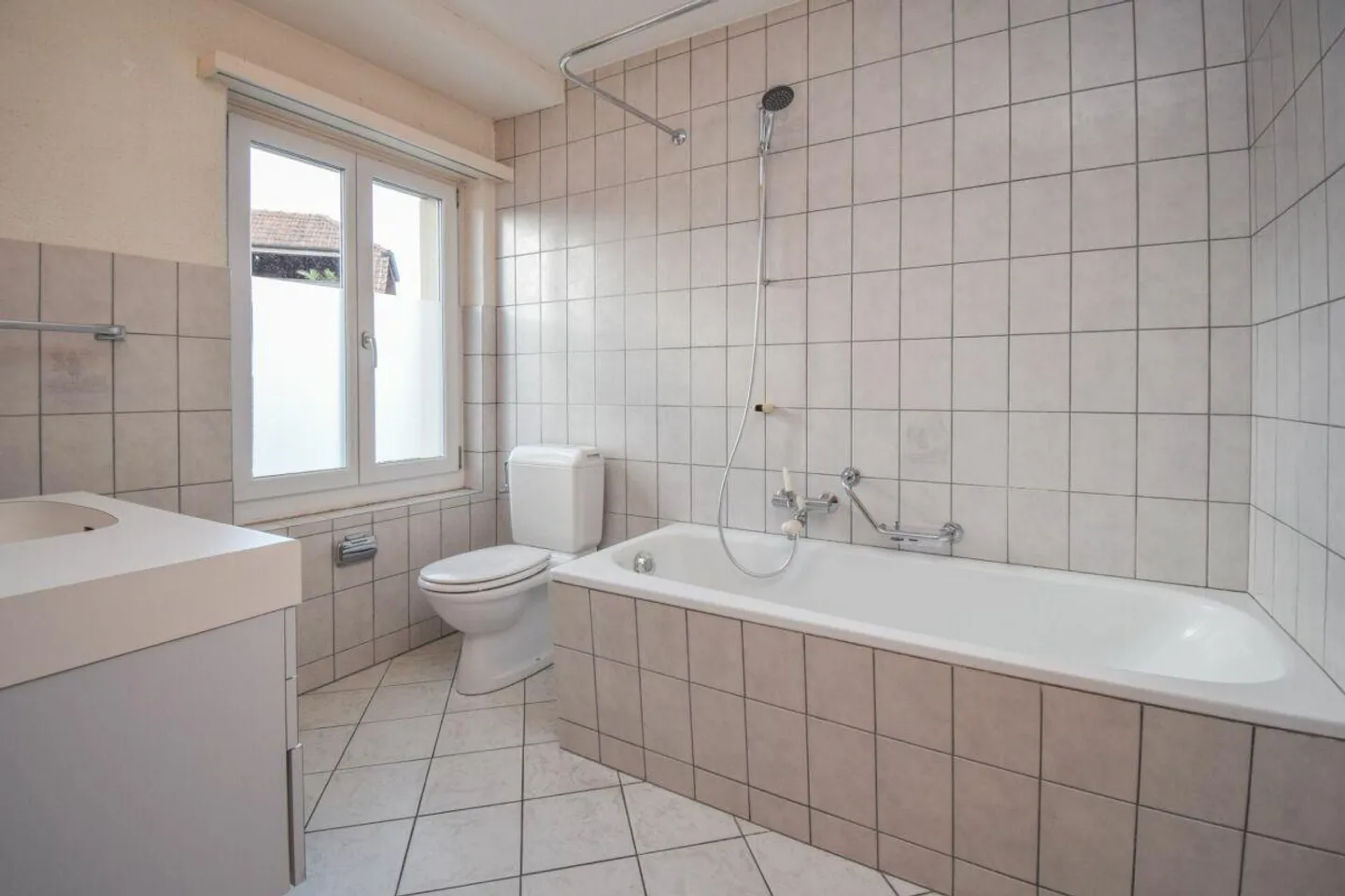 Casa plurifamiliare (ZFH) con ampio spazio commerciale e annessi... - Foto 19 di 25