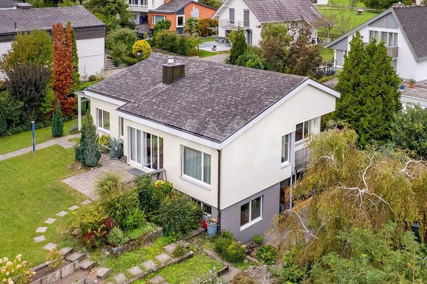 Charmantes Freistehendes Einfamilienhaus - Foto 12 von 13