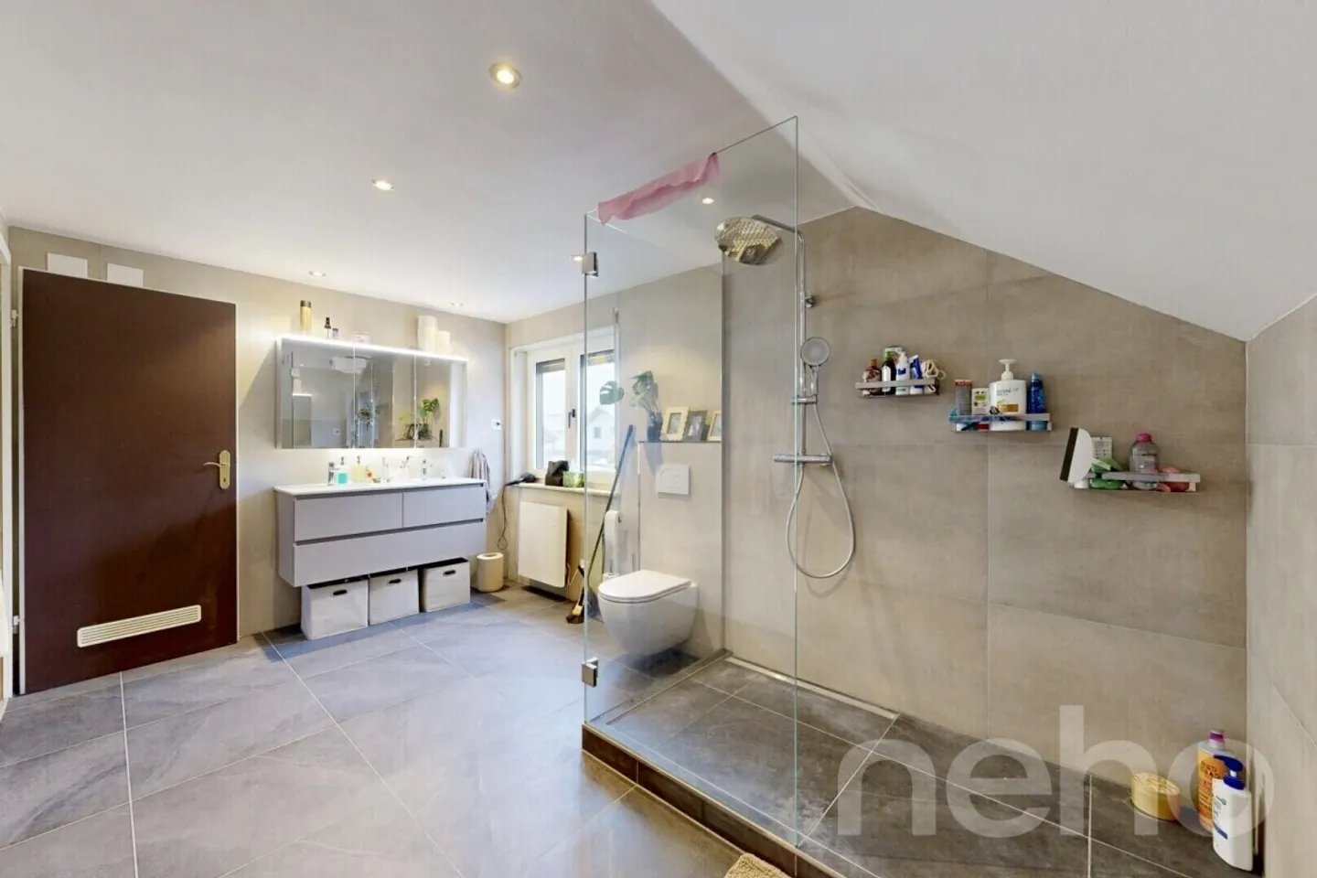 Ambiente tranquillo e volumi generosi per la vita familiare - Foto 11 di 12