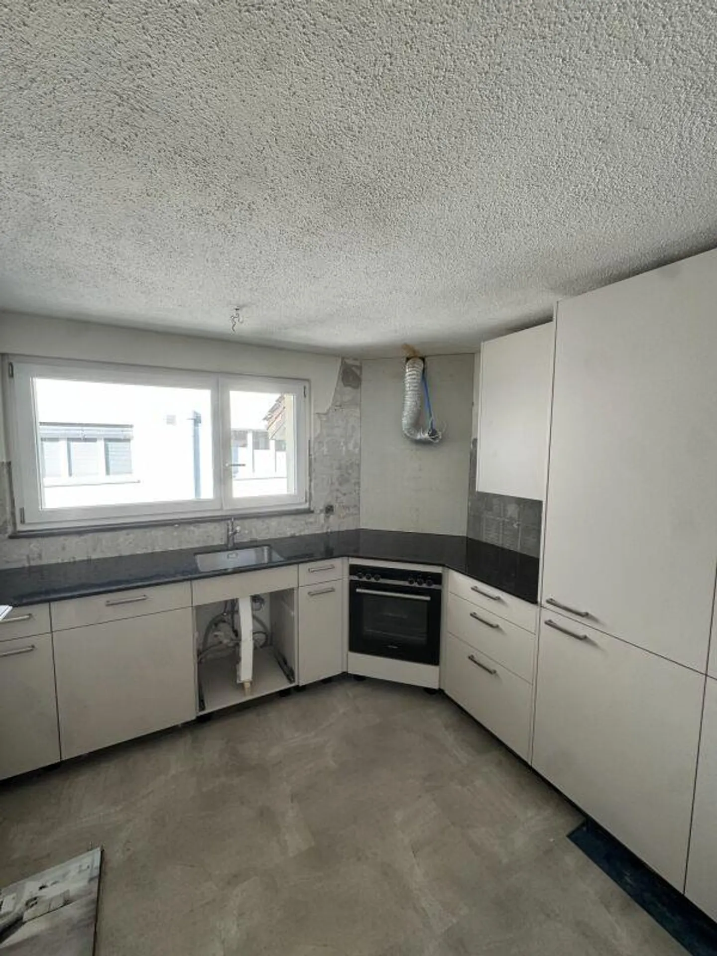 Luminoso appartamento di 4½ locali con nuova cucina e nuovo bagno - Foto 3 di 6