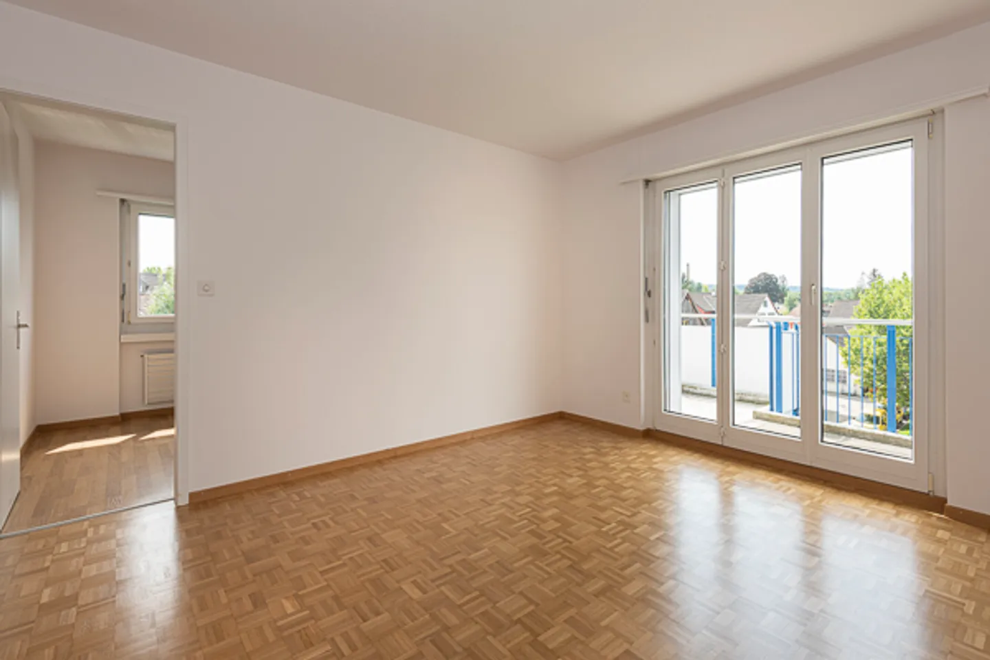 Appartement confortable de 4,5 pièces dans un quartier calme ! - Photo 3 sur 10