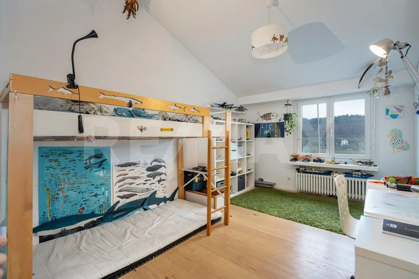 Charm, Style and Warmth: A Scenic Location - Photo 10 of 13