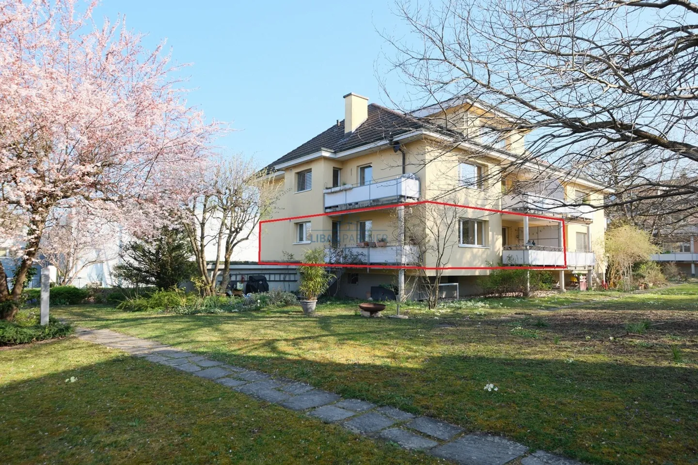 Attractive 5-room condominium in a sought-after location in Arlesheim - Photo 1 of 12