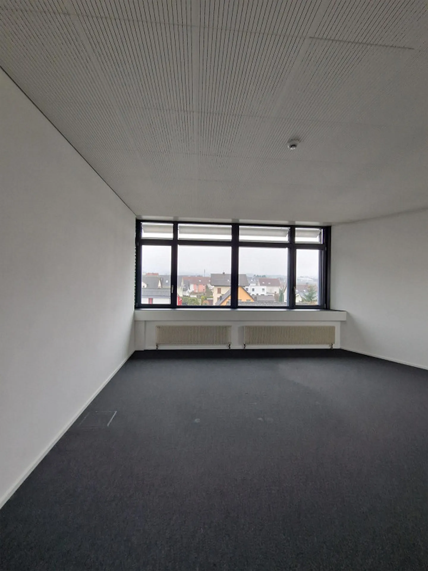 Modern and bright office space for rent in Hunzenschwil - Photo 2 of 6