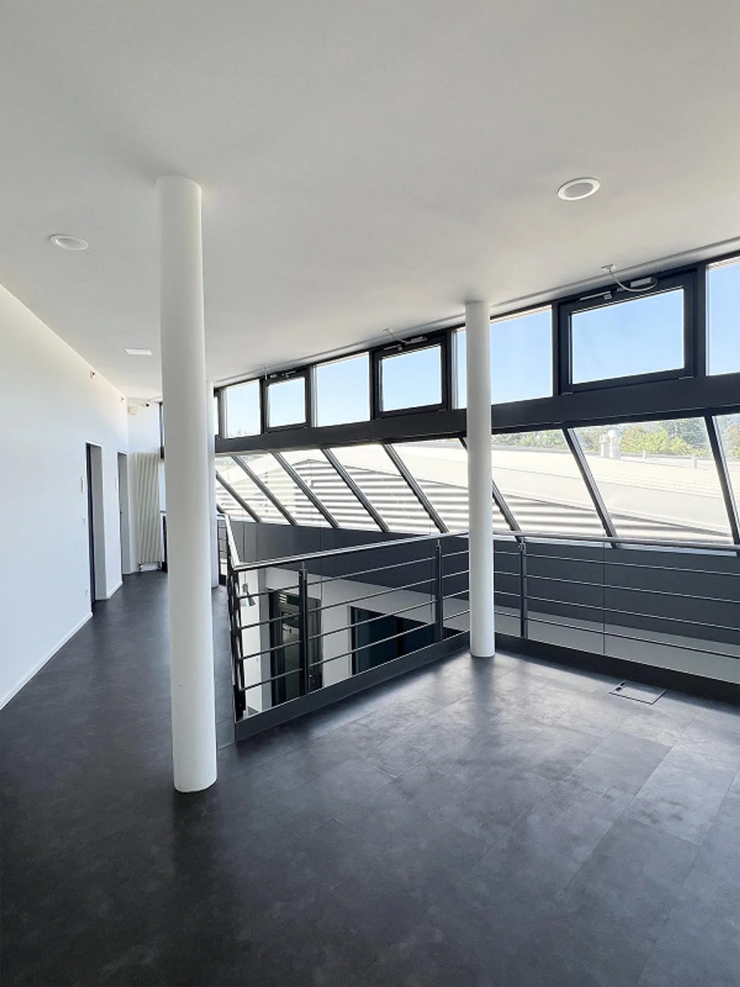 Modern and bright office space for rent in Hunzenschwil - Photo 5 of 6