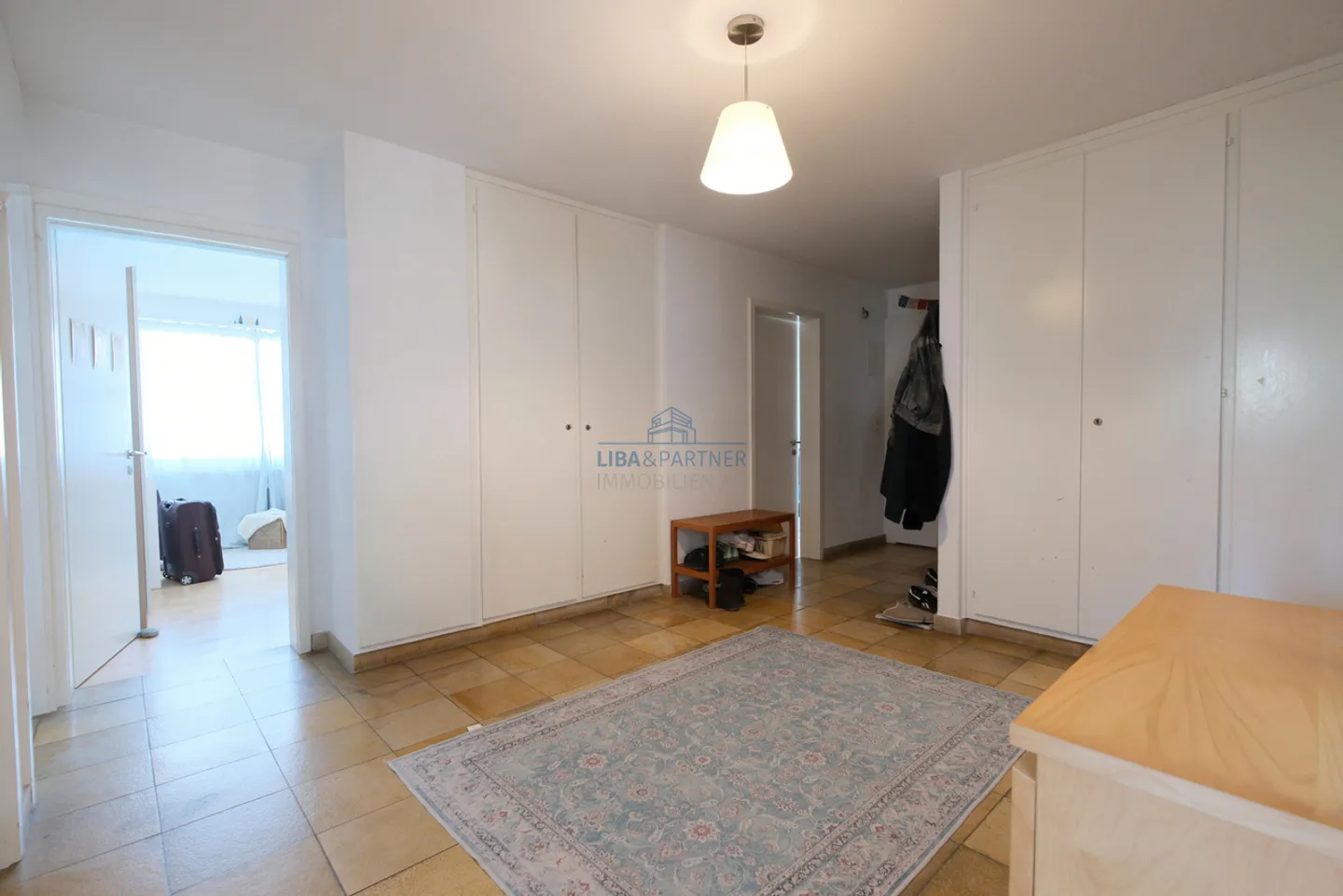 Attractive 5-room condominium in a sought-after location in Arlesheim - Photo 4 of 12