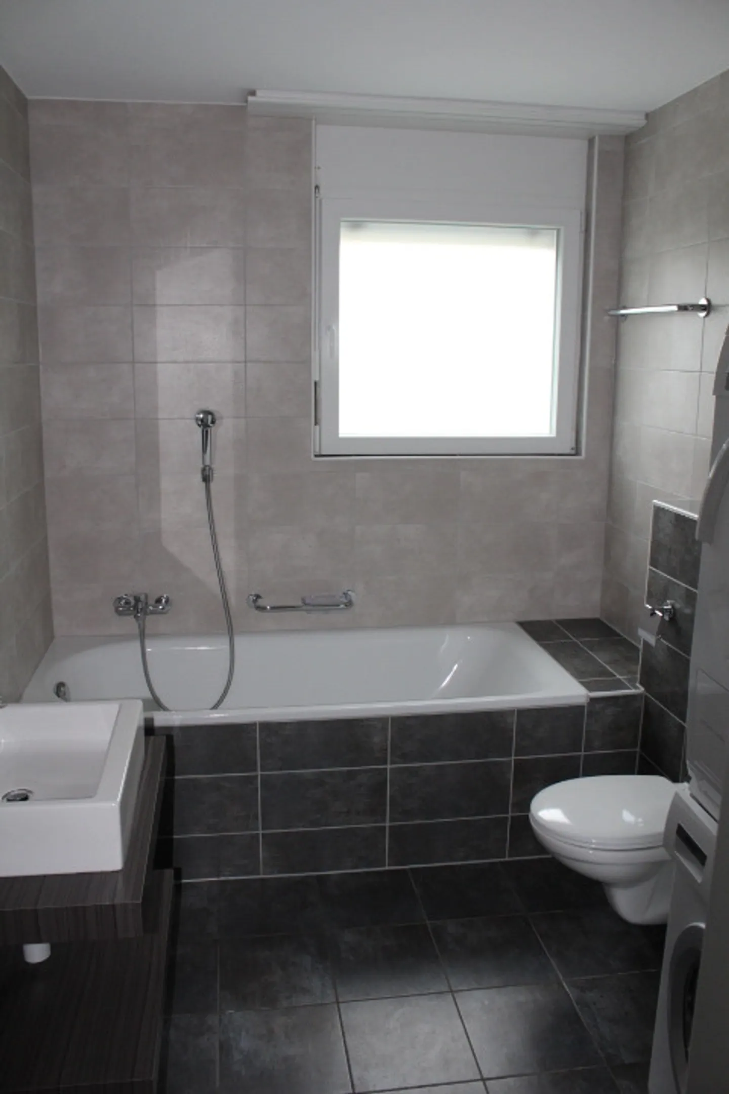 Geräumige Wohnung mit Balkon - Foto 8 von 9