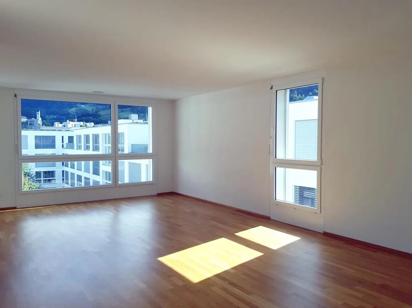 4.5-room apartment in a central location - Photo 2 of 6