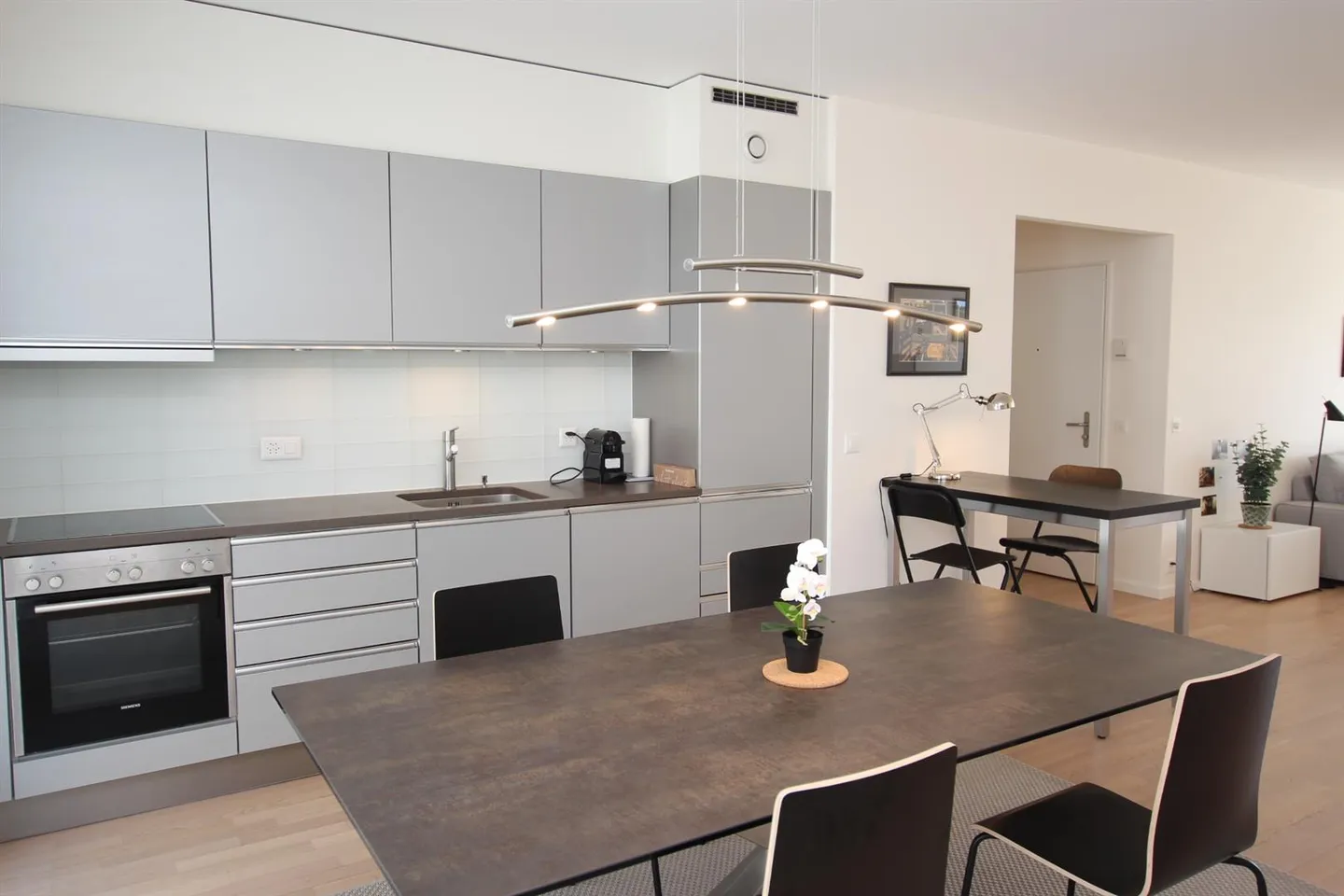 Appartement spacieux avec terrasse - Photo 4 sur 8
