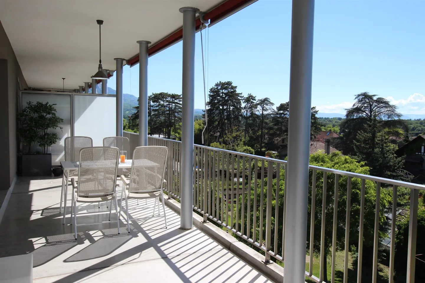 Appartement spacieux avec terrasse - Photo 7 sur 8