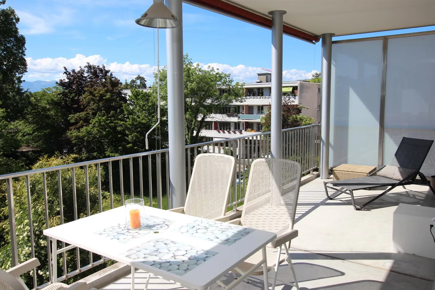 Appartement spacieux avec terrasse - Photo 2 sur 8