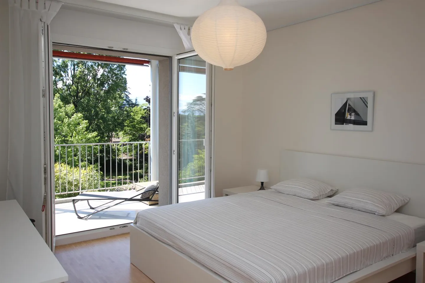 Appartement spacieux avec terrasse - Photo 3 sur 8