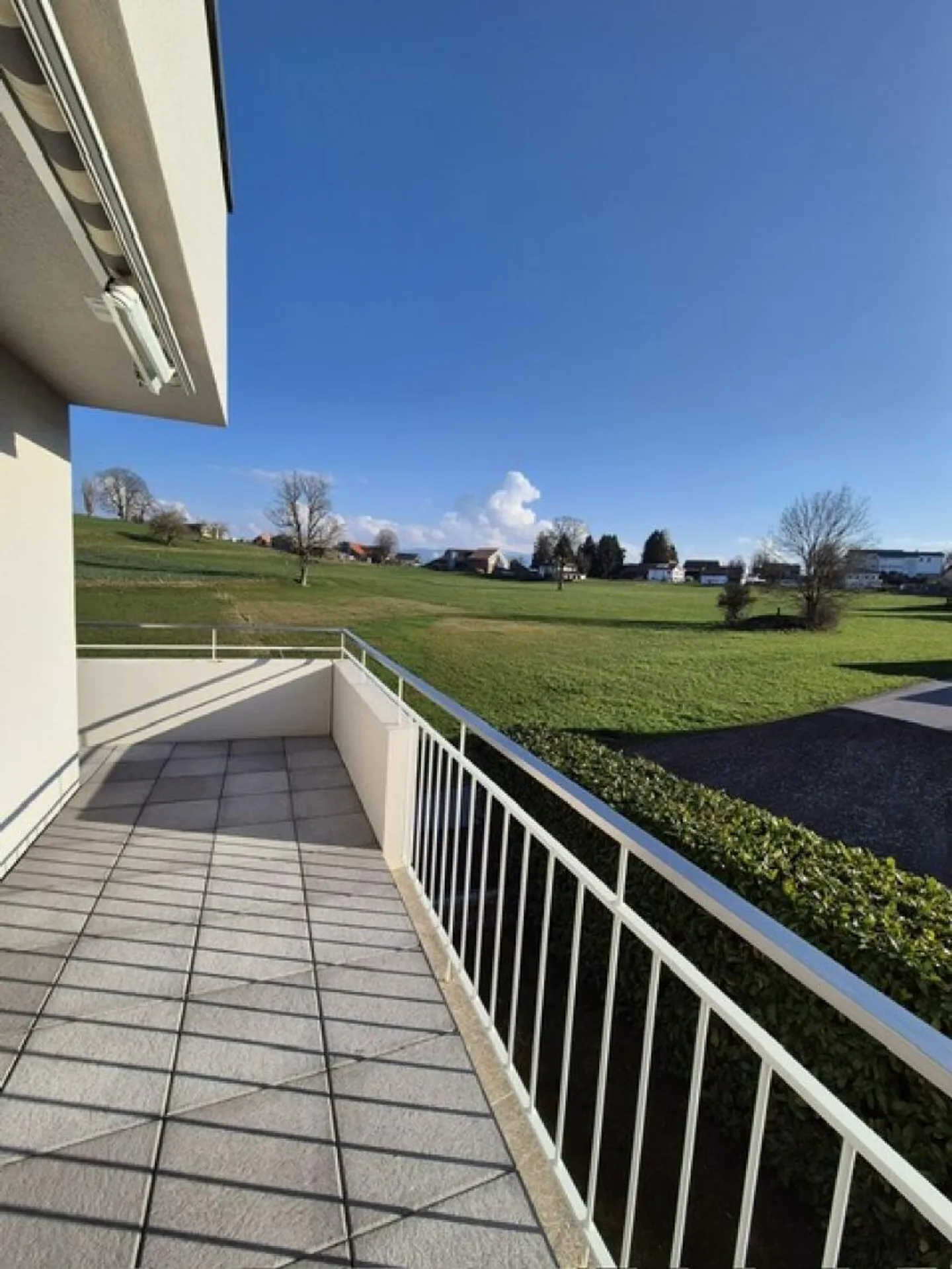 Bel appartement moderne de 4,5 pièces de 104 m2, avec balcon - Photo 4 sur 7