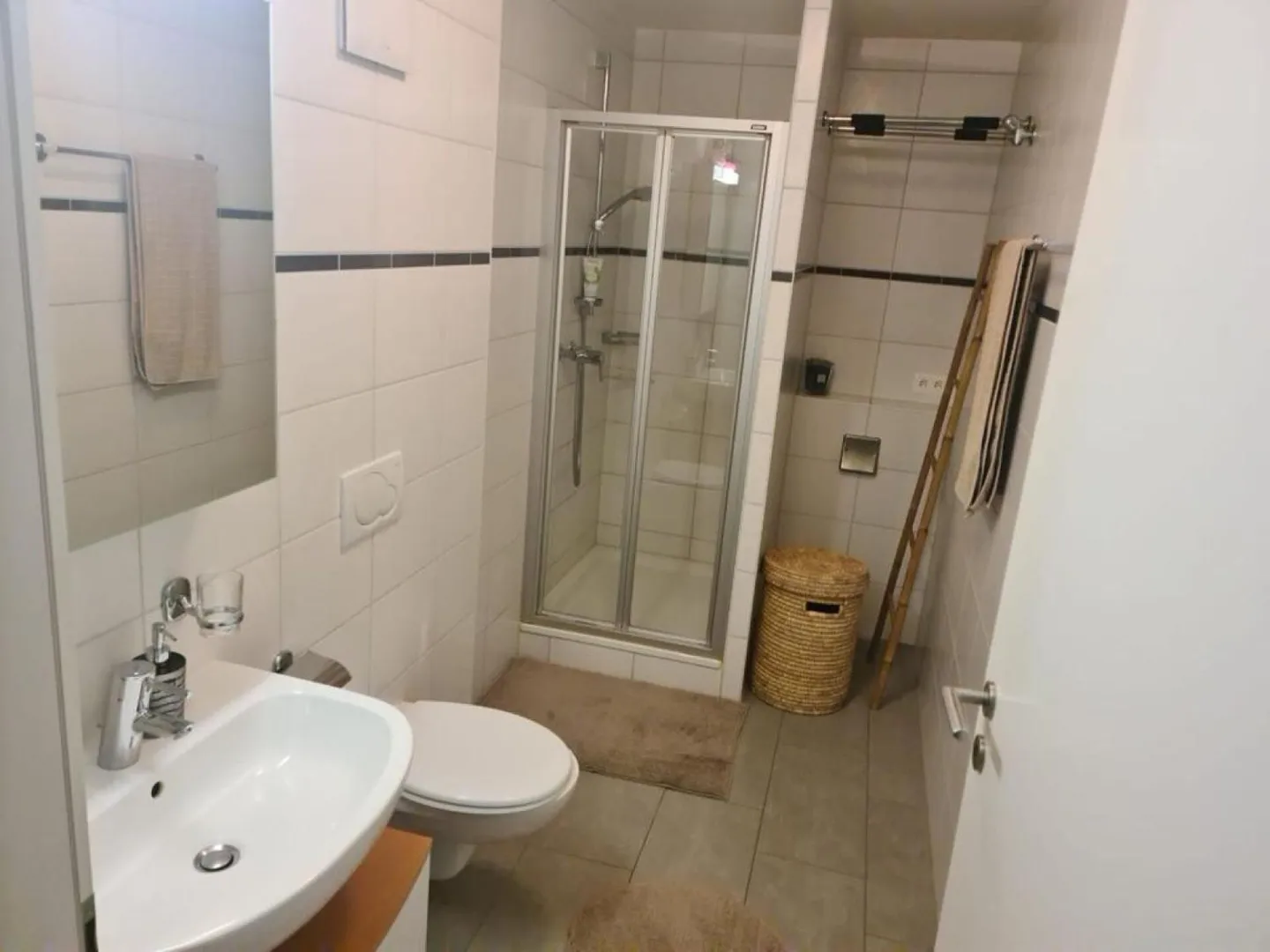 Bel appartement moderne de 4,5 pièces de 104 m2, avec balcon - Photo 7 sur 7