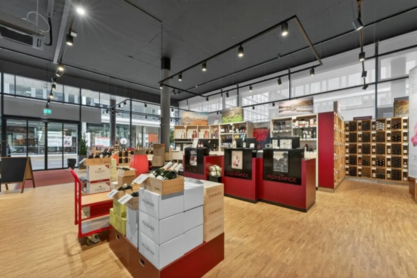 Spazi commerciali/uffici extra-alti al piano terra - Foto 4 di 10