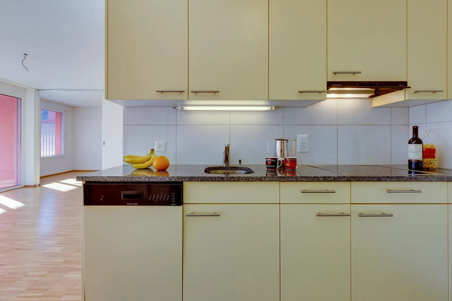 Moderne Untergeschosswohnung mit Sitzplatz - Foto 3 von 7