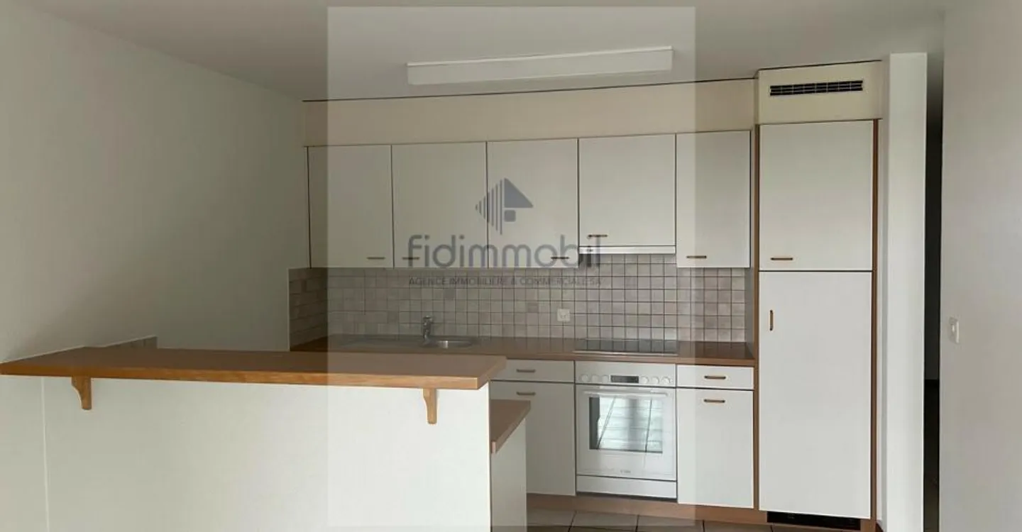 LARGE APARTMENT WITH BALCONY - Photo 1 of 8